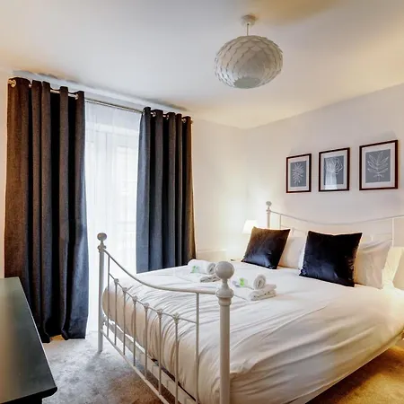 Modern In The Heart Of The City I Pass The Keys *