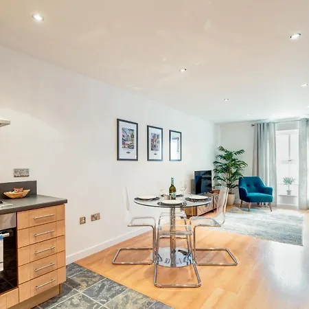 Modern In The Heart Of The City I Pass The Keys *