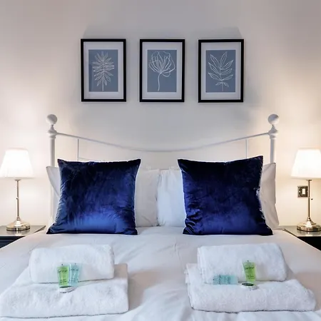 Modern In The Heart Of The City I Pass The Keys ヨーク