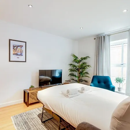 Modern In The Heart Of The City I Pass The Keys *