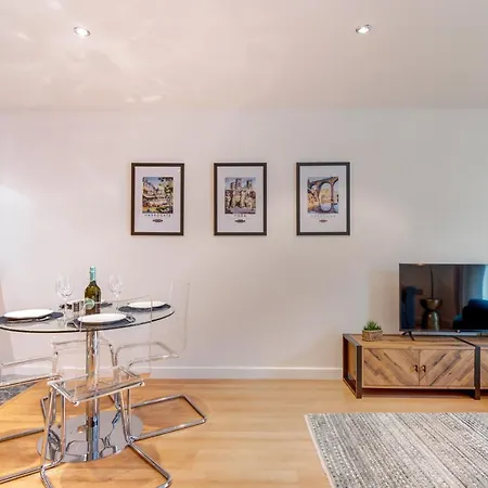 Modern In The Heart Of The City I Pass The Keys