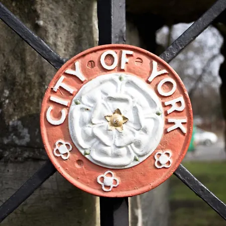 Modern In The Heart Of The City I Pass The Keys Apartment *